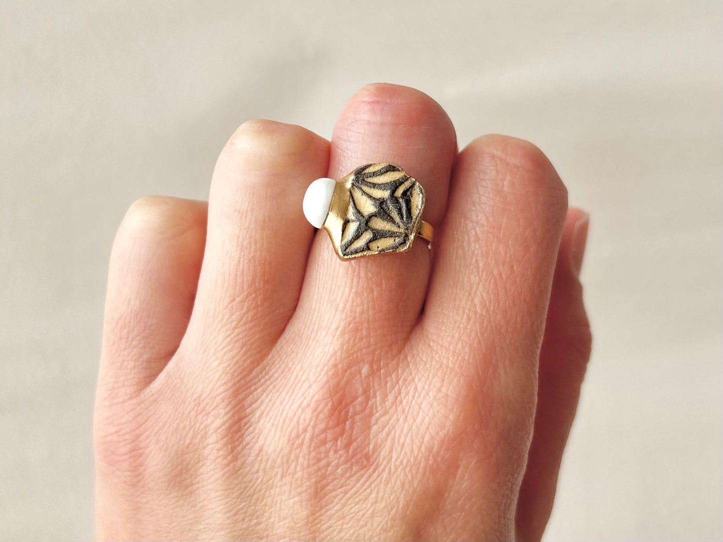 京焼　金継ぎ　リング　ステンレス　18Kコーティング　フリーサイズ　グレー　花柄 　淡水パール　天然石　伝統工芸　＃457