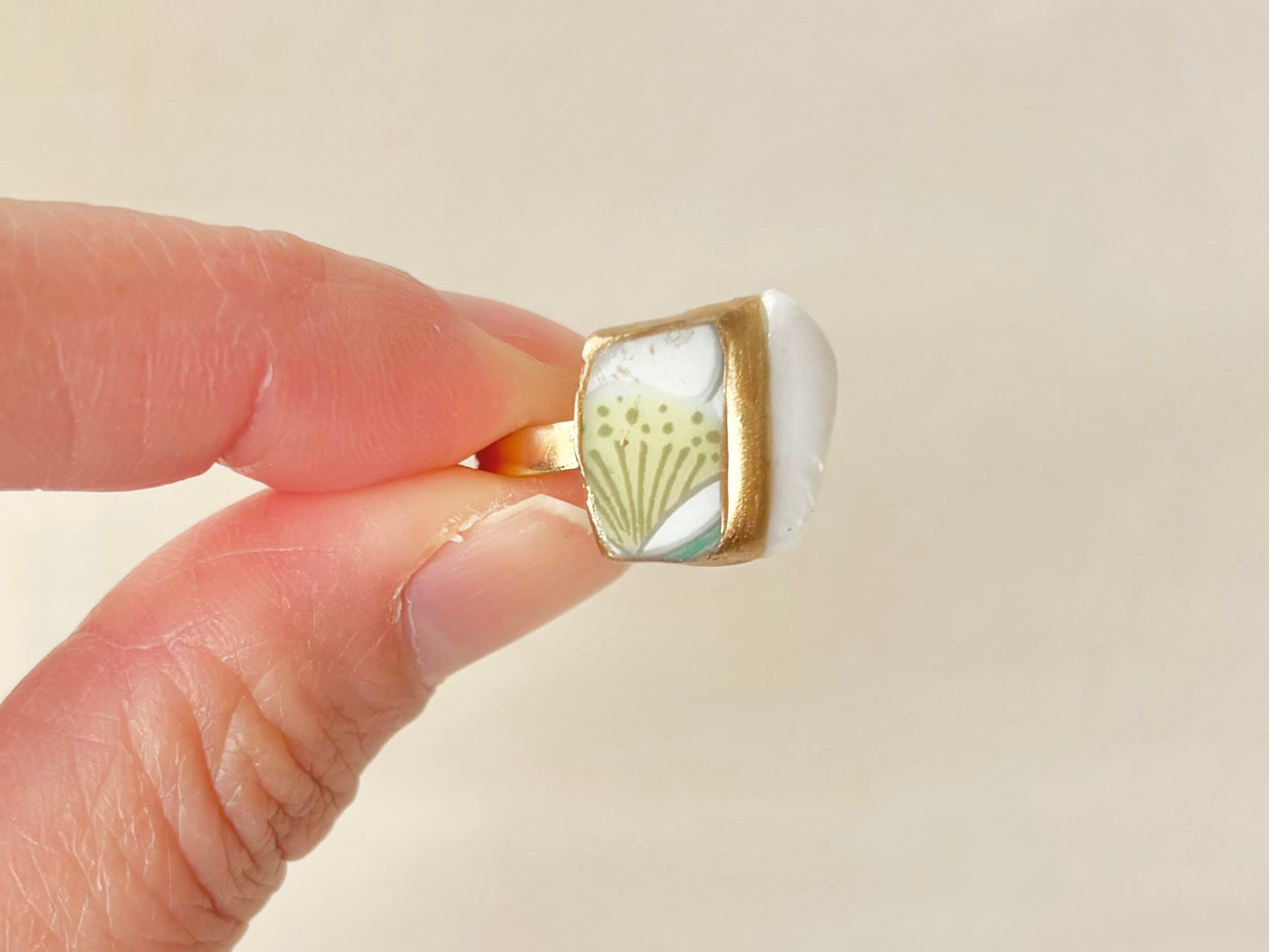 有田焼　金継ぎ　リング　ステンレス　18Kコーティング　フリーサイズ　花柄 　マザーオブパール　天然石　伝統工芸　＃461