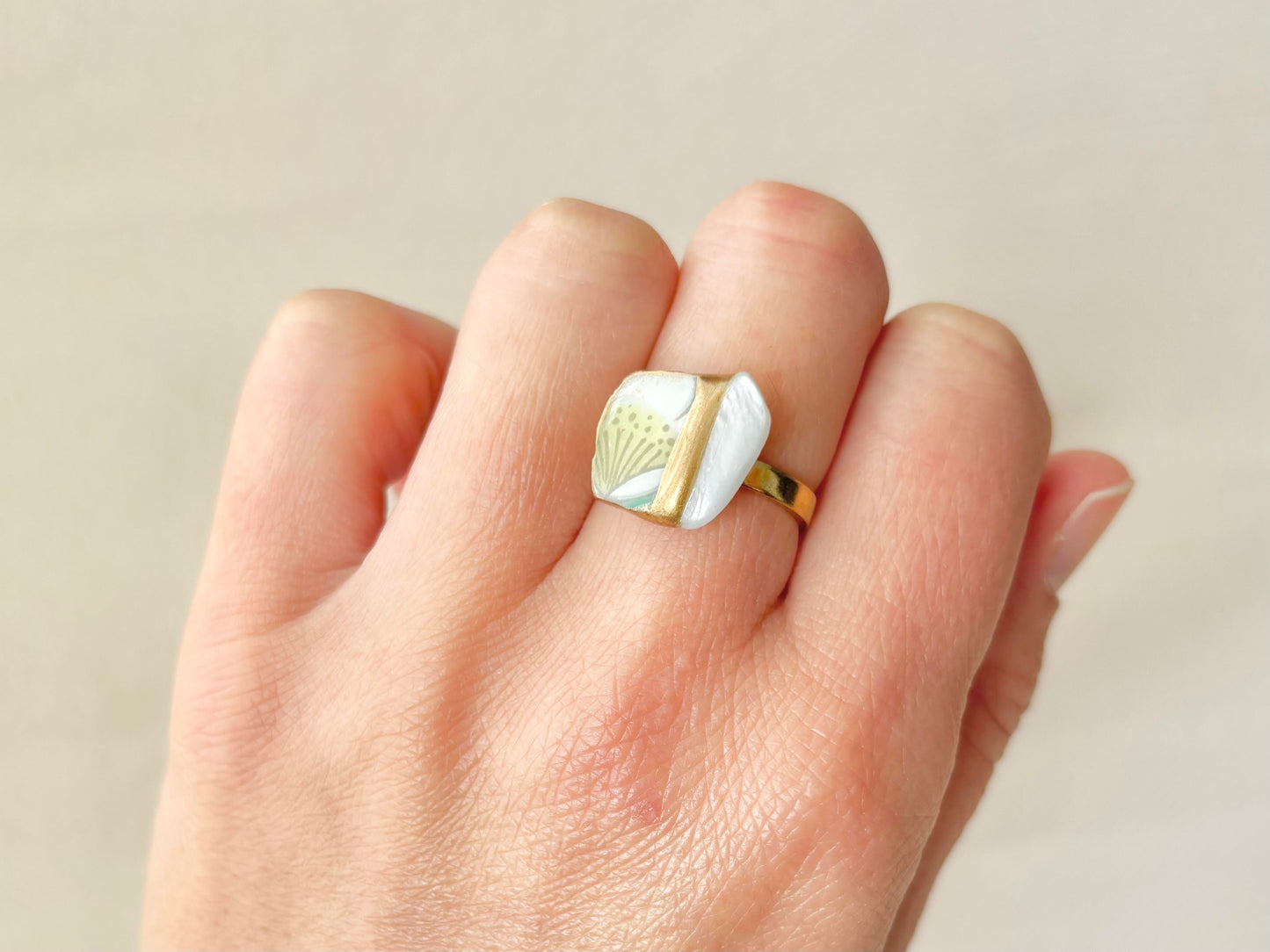 有田焼　金継ぎ　リング　ステンレス　18Kコーティング　フリーサイズ　花柄 　マザーオブパール　天然石　伝統工芸　＃461