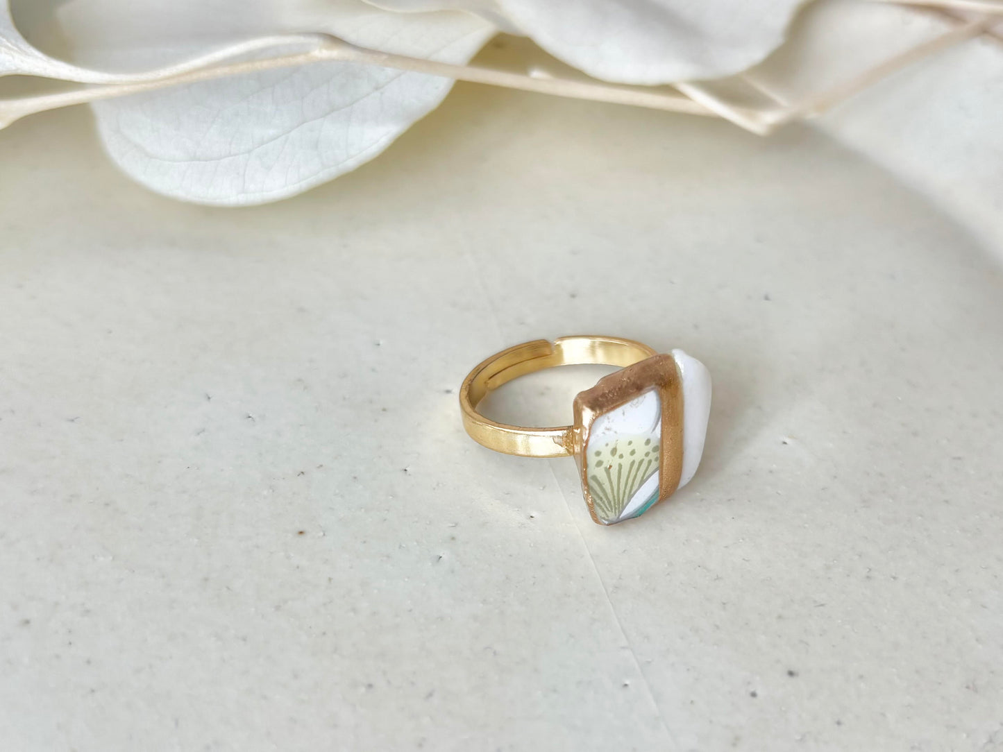 有田焼　金継ぎ　リング　ステンレス　18Kコーティング　フリーサイズ　花柄 　マザーオブパール　天然石　伝統工芸　＃461