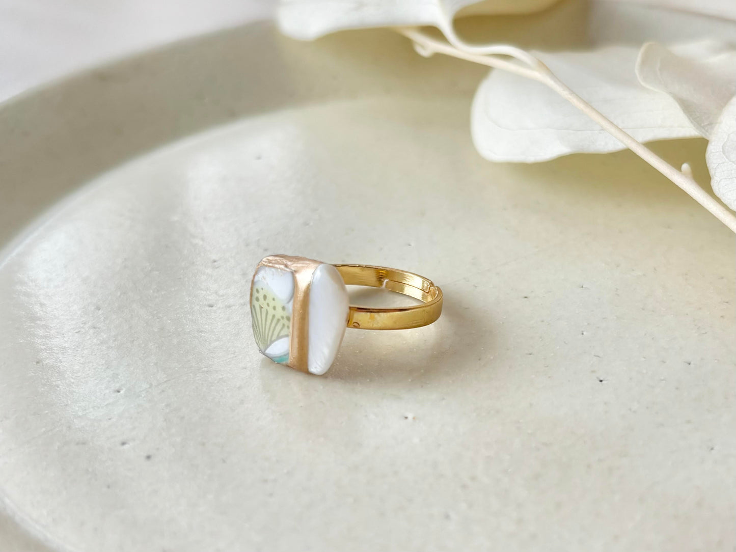 有田焼　金継ぎ　リング　ステンレス　18Kコーティング　フリーサイズ　花柄 　マザーオブパール　天然石　伝統工芸　＃461