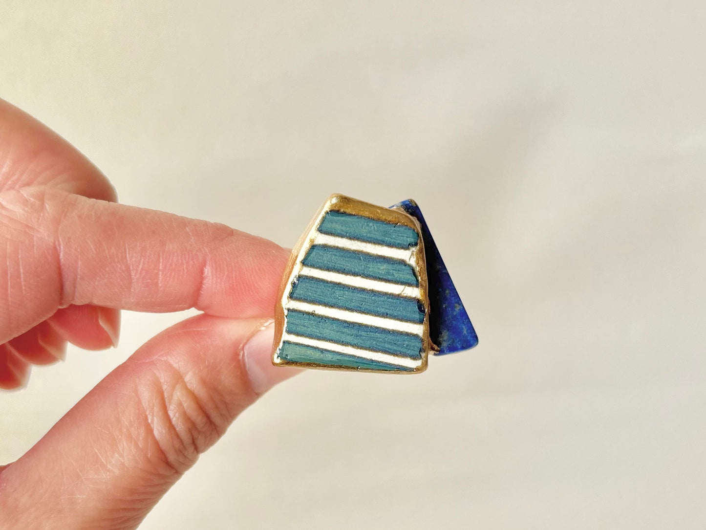 シー陶器　金継ぎ　リング　ステンレス　18Kコーティング　フリーサイズ　青　ボーダー柄　ソーダライト　淡水パール　天然石　伝統工芸　＃464