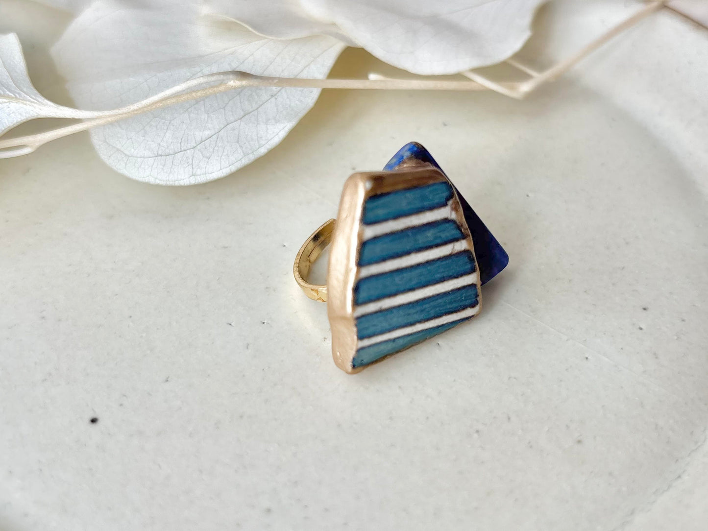 シー陶器　金継ぎ　リング　ステンレス　18Kコーティング　フリーサイズ　青　ボーダー柄　ソーダライト　淡水パール　天然石　伝統工芸　＃464