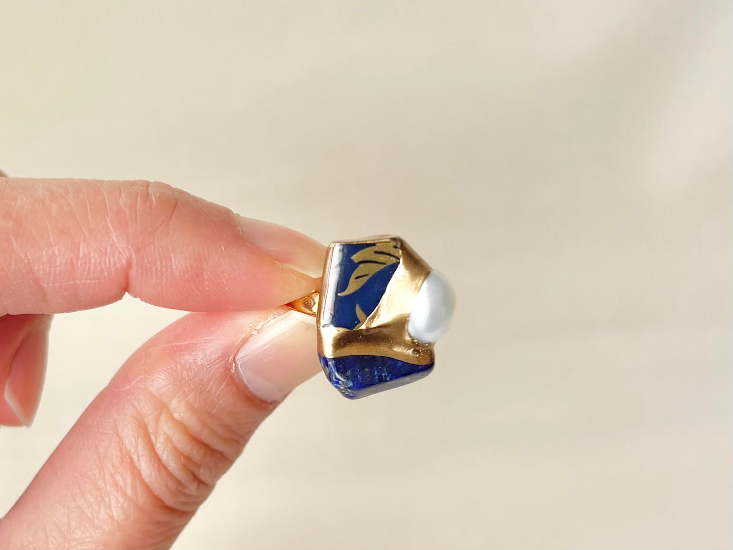 有田焼　金継ぎ　リング　ステンレス　18Kコーティング　フリーサイズ　リーフ柄　ラピスラズリ　淡水パール　天然石　伝統工芸　＃463