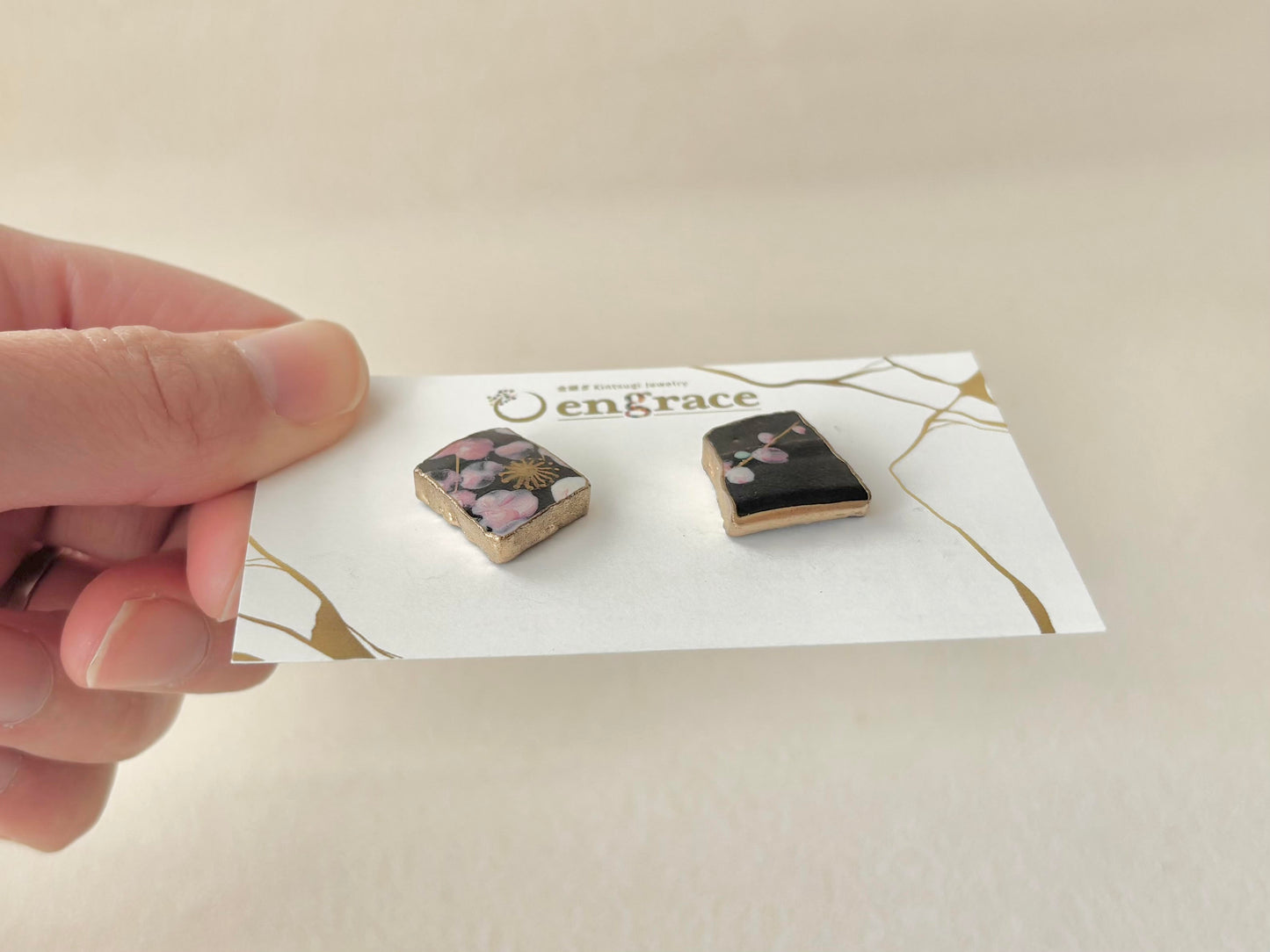 【金具が選べる】京焼　金継ぎ　ピアス　イヤリング　黒　ピンク　花柄　手書き　絵付け　伝統工芸　＃465
