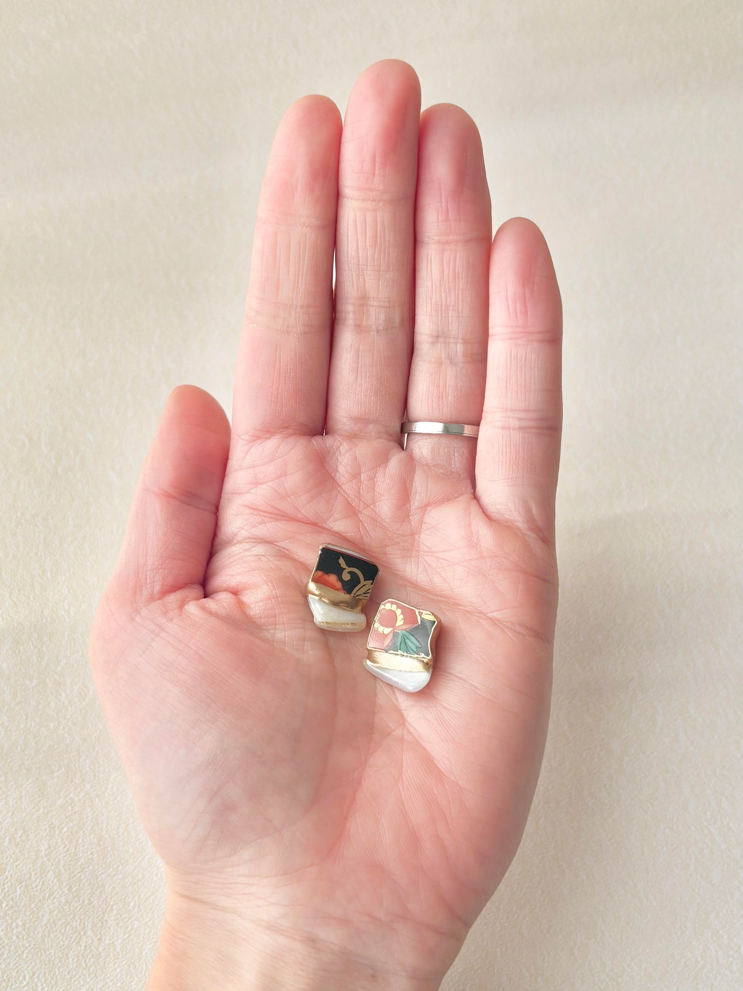 【金具が選べる】有田焼　金継ぎ　ピアス　イヤリング　赤　花柄　リーフ柄　マザーオブパール　天然石　伝統工芸　＃469