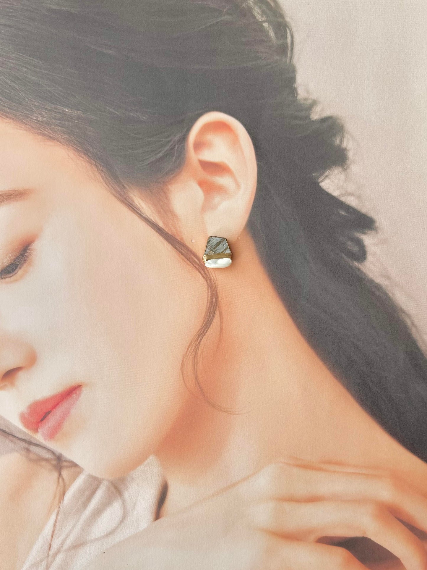 【金具が選べる】有田焼　金継ぎ　ピアス　イヤリング　グレー　ゴールド　マザーオブパール　天然石　伝統工芸　＃470