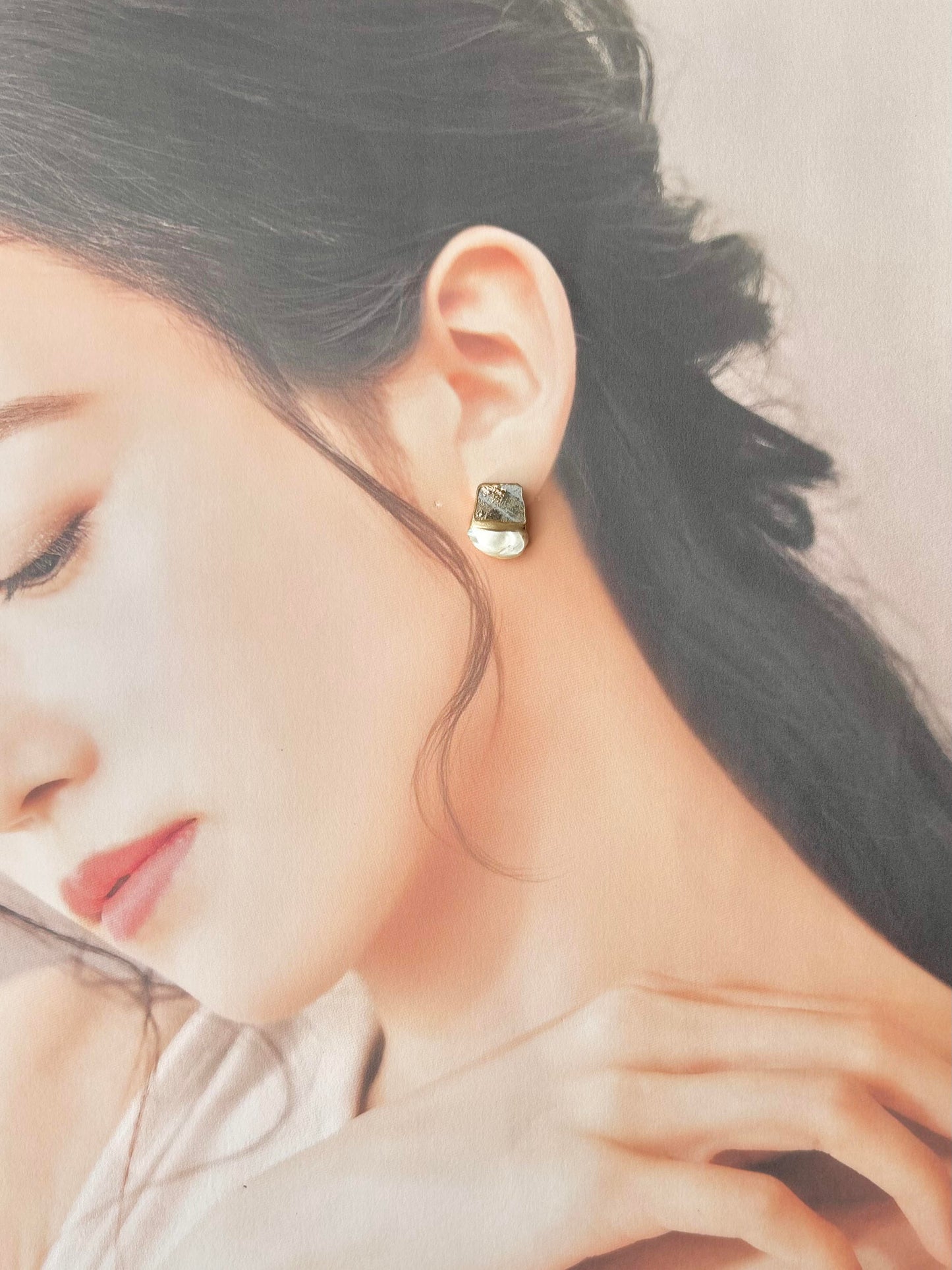 【金具が選べる】有田焼　金継ぎ　ピアス　イヤリング　グレー　ゴールド　マザーオブパール　天然石　伝統工芸　＃470