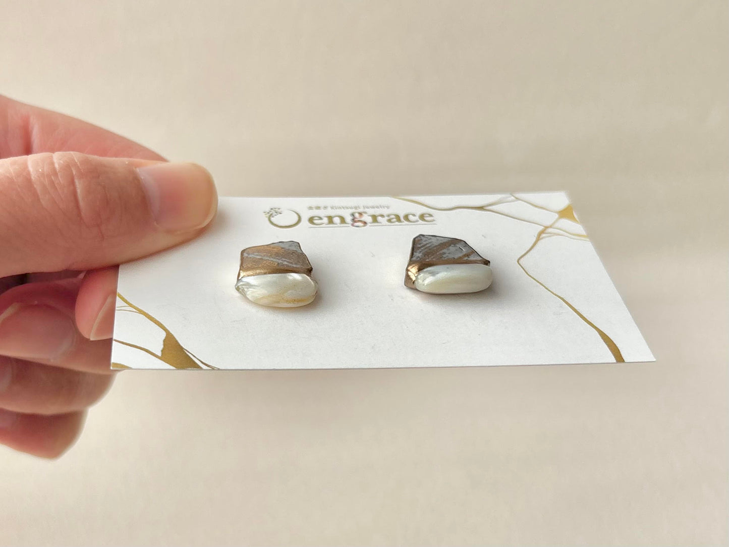 【金具が選べる】有田焼　金継ぎ　ピアス　イヤリング　グレー　ゴールド　マザーオブパール　天然石　伝統工芸　＃470