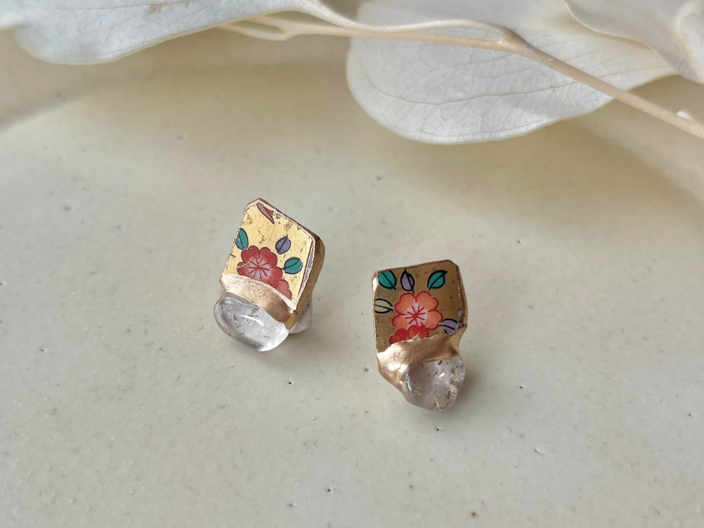 【金具が選べる】有田焼　金継ぎ　ピアス　イヤリング　ゴールド　花柄　リーフ柄　ゴールドルチルクォーツ　天然石　伝統工芸　＃471
