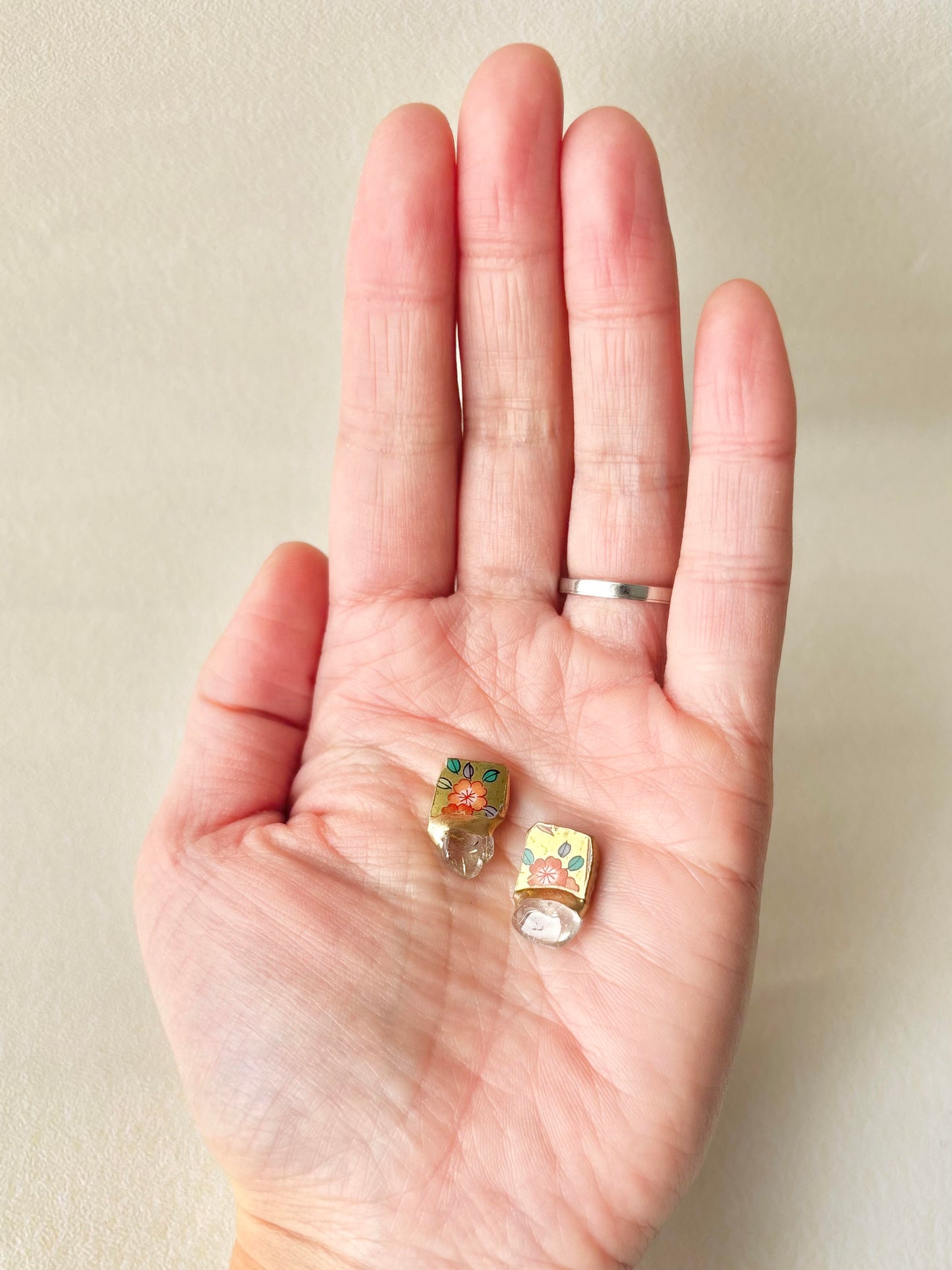 【金具が選べる】有田焼　金継ぎ　ピアス　イヤリング　ゴールド　花柄　リーフ柄　ゴールドルチルクォーツ　天然石　伝統工芸　＃471