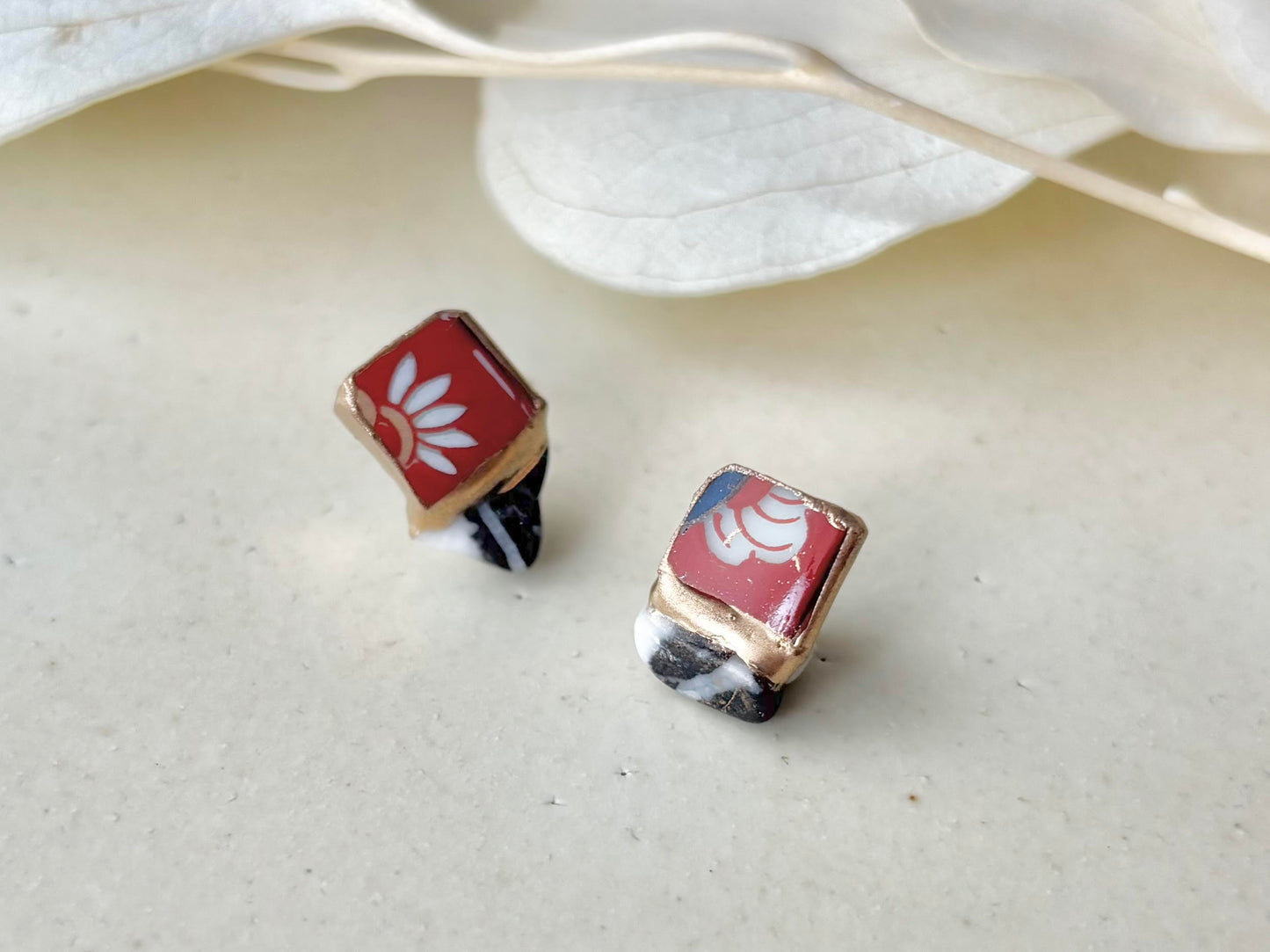 【金具が選べる】有田焼　金継ぎ　ピアス　イヤリング　花柄　ゼブラストーン　天然石　伝統工芸　＃472