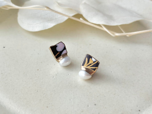 京焼 　金継ぎ　サージカルステンレスピアス　手書き　絵付け　花柄　黒　淡水パール　天然石　伝統工芸　＃482