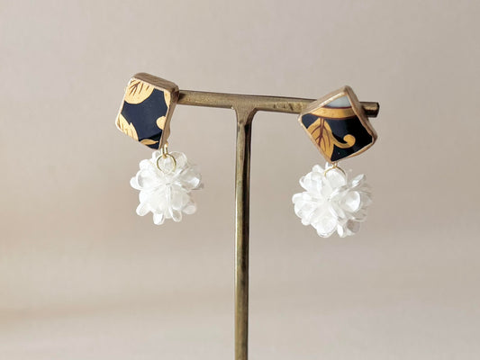 有田焼　金継ぎ　サージカルステンレスピアス　金色　リーフ柄　フラワーボール　揺れる　伝統工芸　＃484