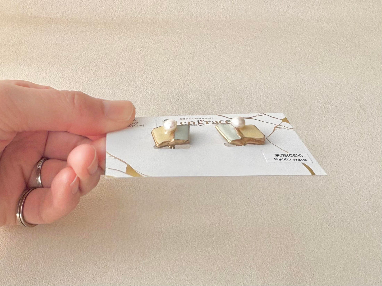 京焼 　金継ぎ　ネジバネ式イヤリング　黄色　白　淡水パール　天然石　伝統工芸　＃488