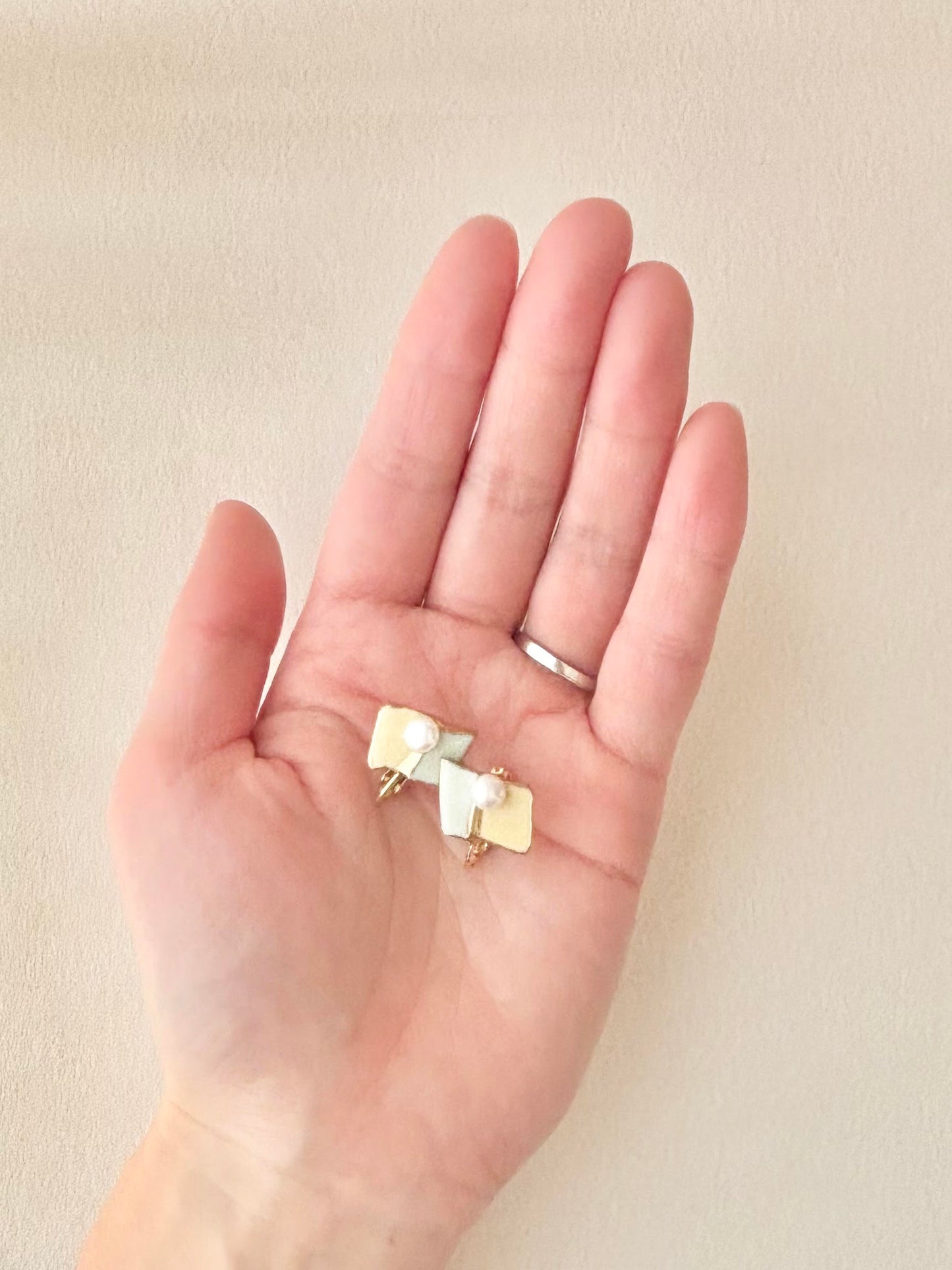 京焼 　金継ぎ　ネジバネ式イヤリング　黄色　白　淡水パール　天然石　伝統工芸　＃488