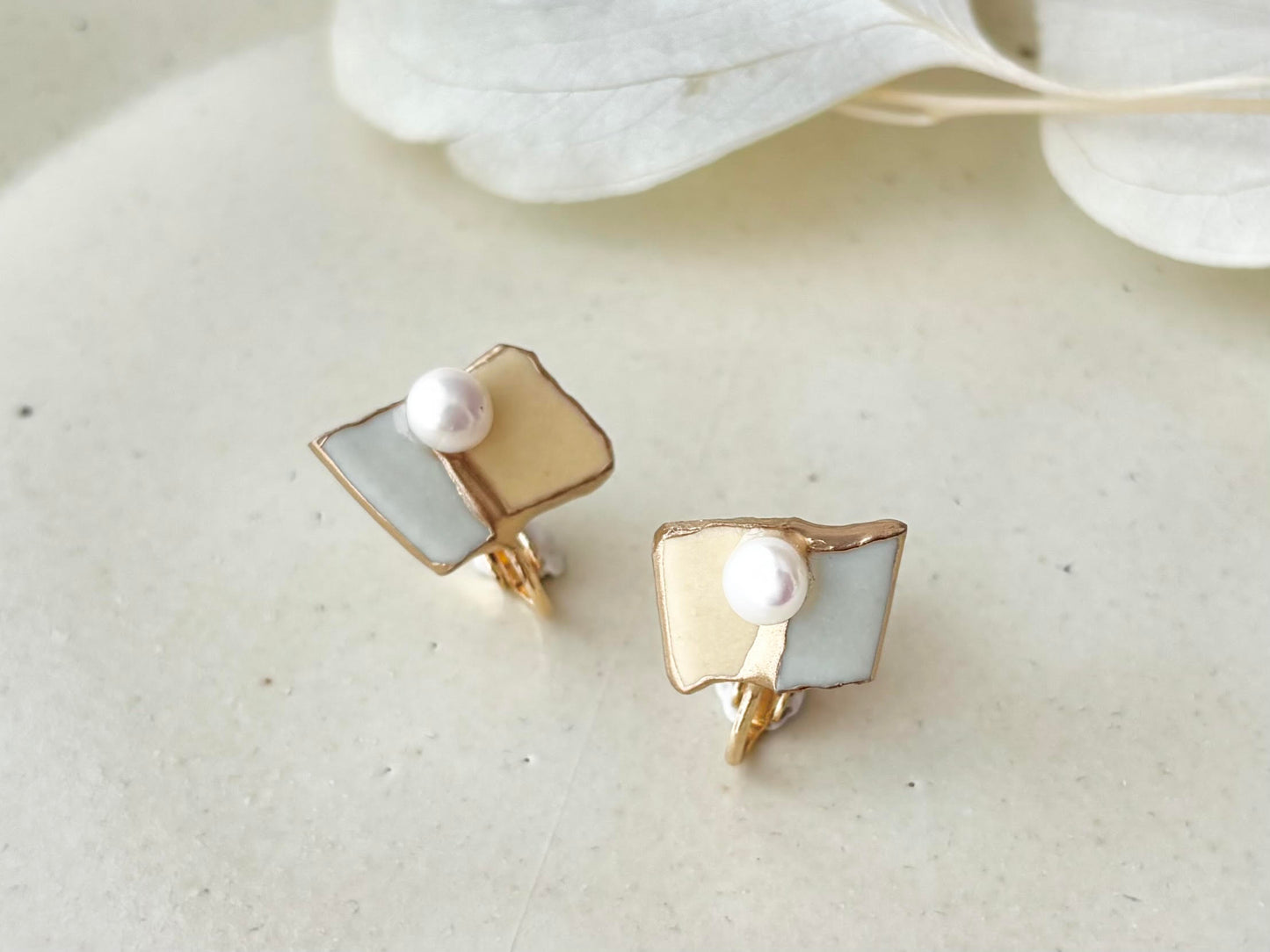 京焼 　金継ぎ　ネジバネ式イヤリング　黄色　白　淡水パール　天然石　伝統工芸　＃488