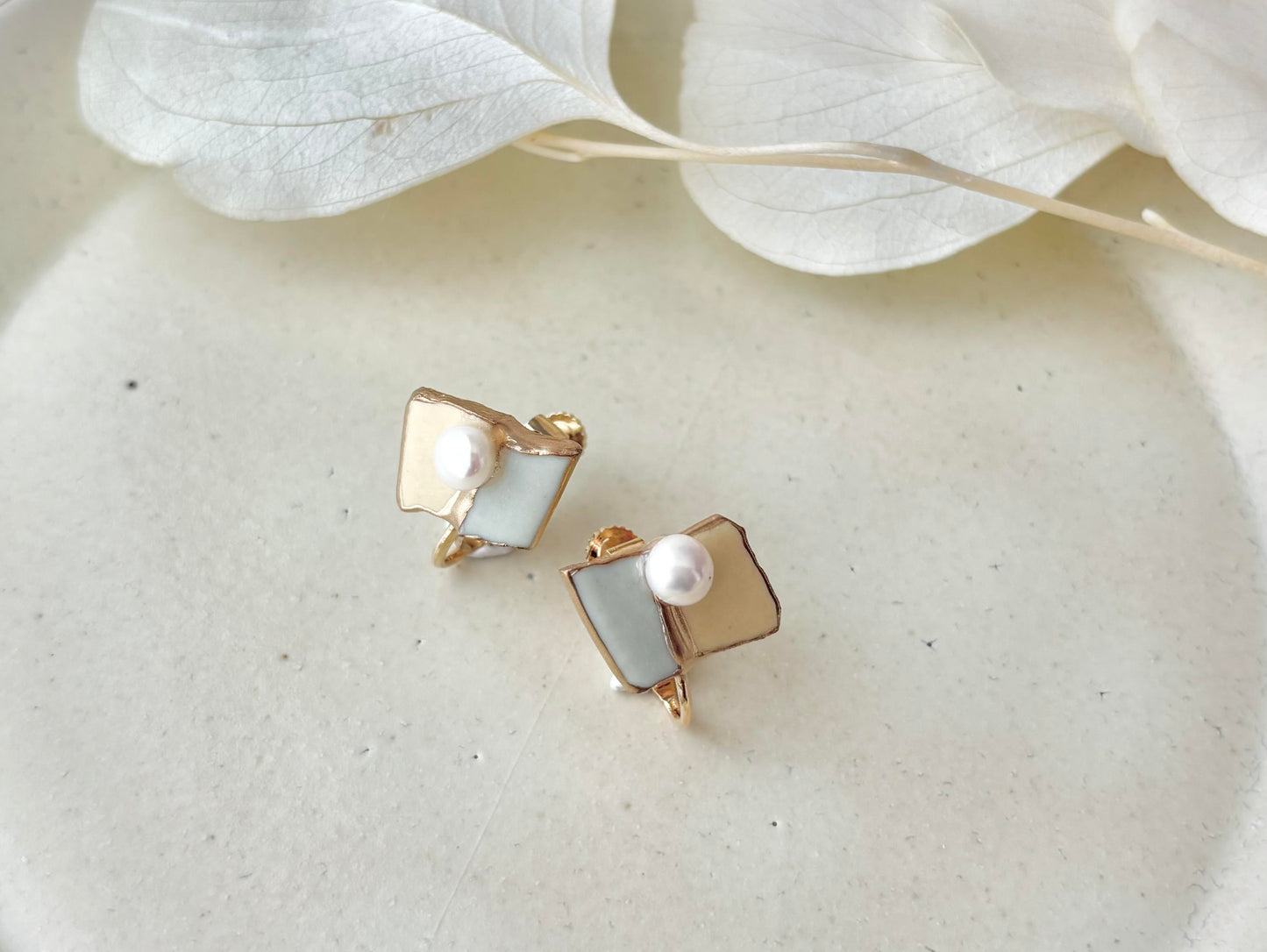 京焼 　金継ぎ　ネジバネ式イヤリング　黄色　白　淡水パール　天然石　伝統工芸　＃488