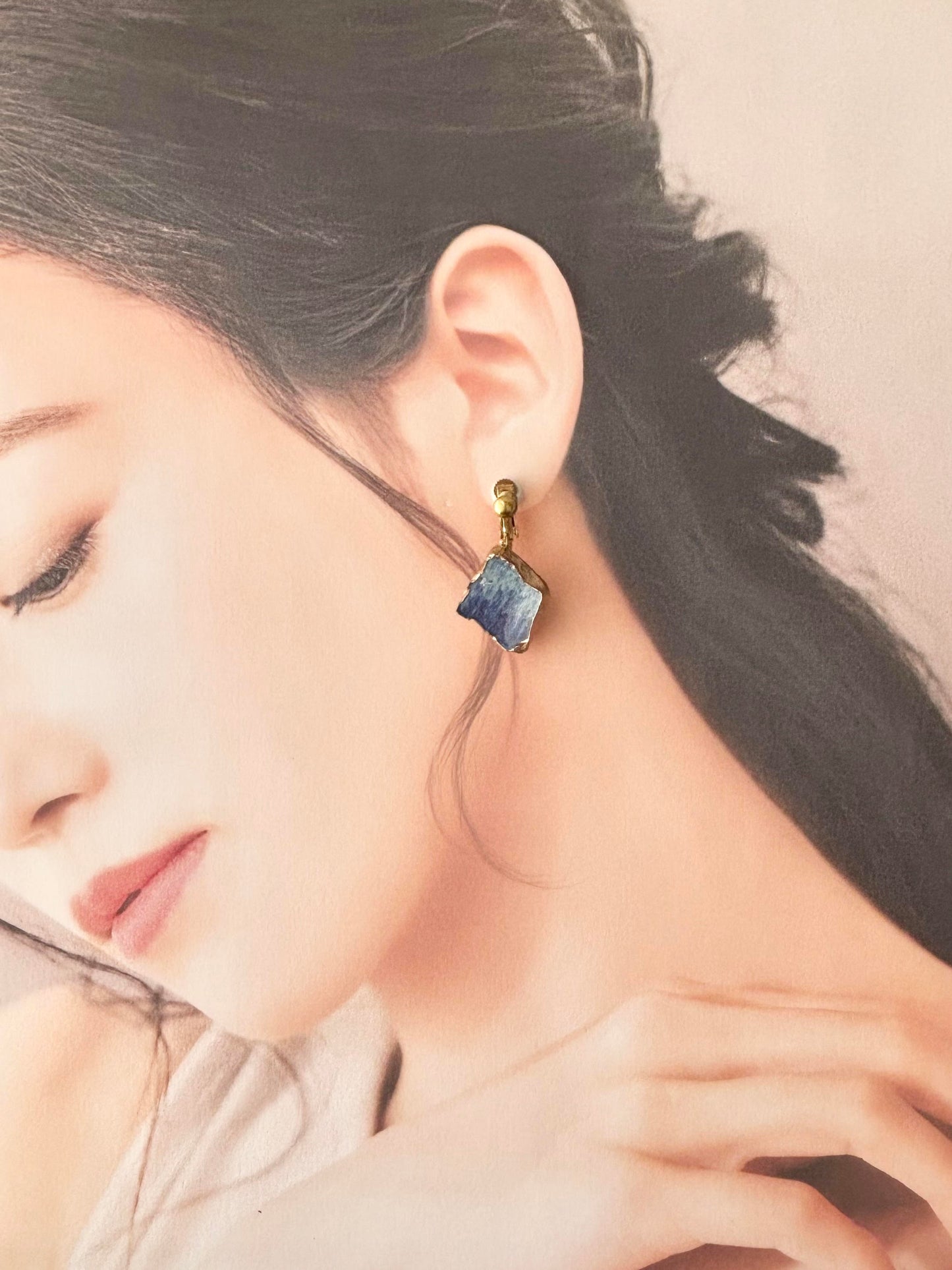 萩焼　金継ぎ　ネジバネ式イヤリング　青色　揺れる　 伝統工芸　＃489