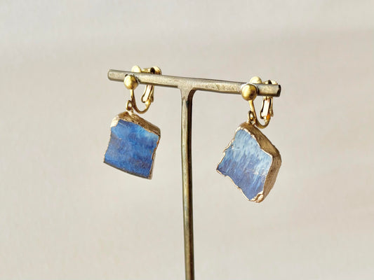 萩焼　金継ぎ　ネジバネ式イヤリング　青色　揺れる　 伝統工芸　＃489