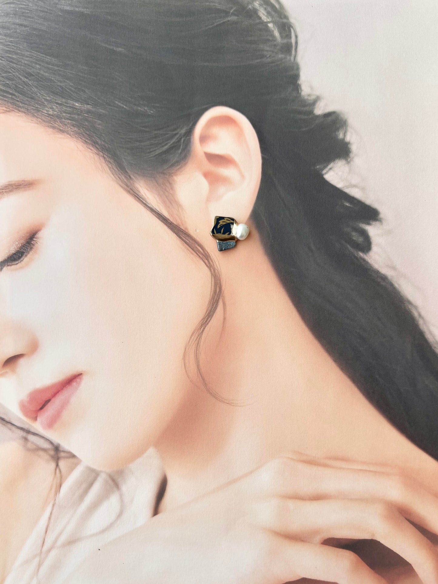 有田焼　金継ぎ　サージカルステンレスピアス・ネックレスセット　金色　リーフ柄　淡水パール　ラピスラズリ　伝統工芸　＃491