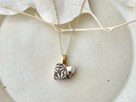 京焼　金継ぎ　ネジバネ式イヤリング・ネックレスセット　グレー　花柄　淡水パール　伝統工芸　天然石　＃494