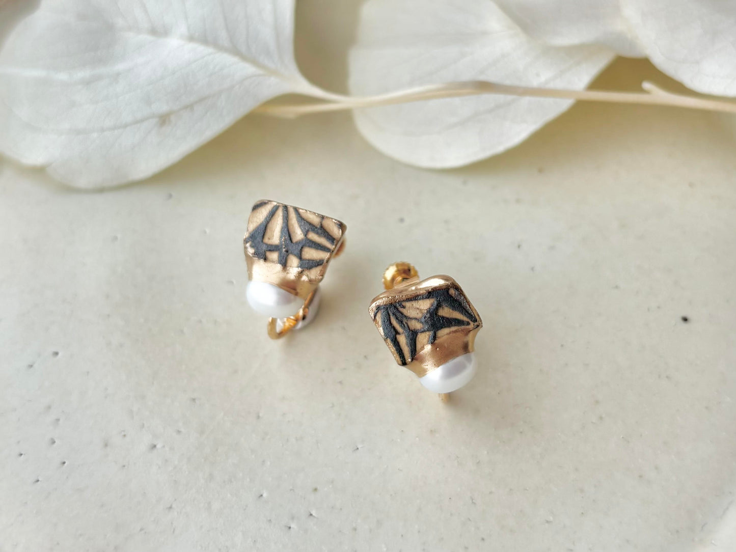 京焼　金継ぎ　ネジバネ式イヤリング・ネックレスセット　グレー　花柄　淡水パール　伝統工芸　天然石　＃494