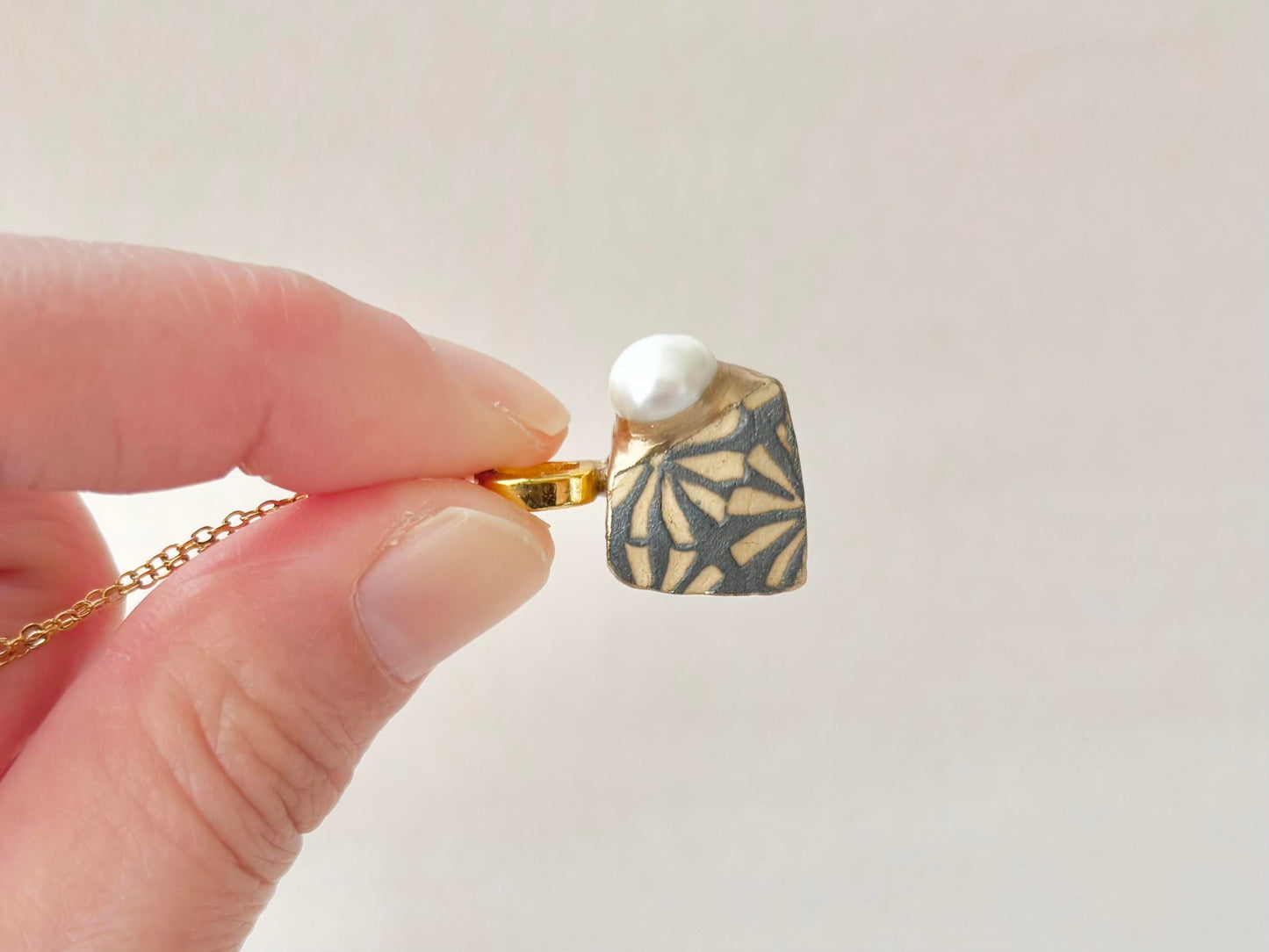 京焼　金継ぎ　ネジバネ式イヤリング・ネックレスセット　グレー　花柄　淡水パール　伝統工芸　天然石　＃494