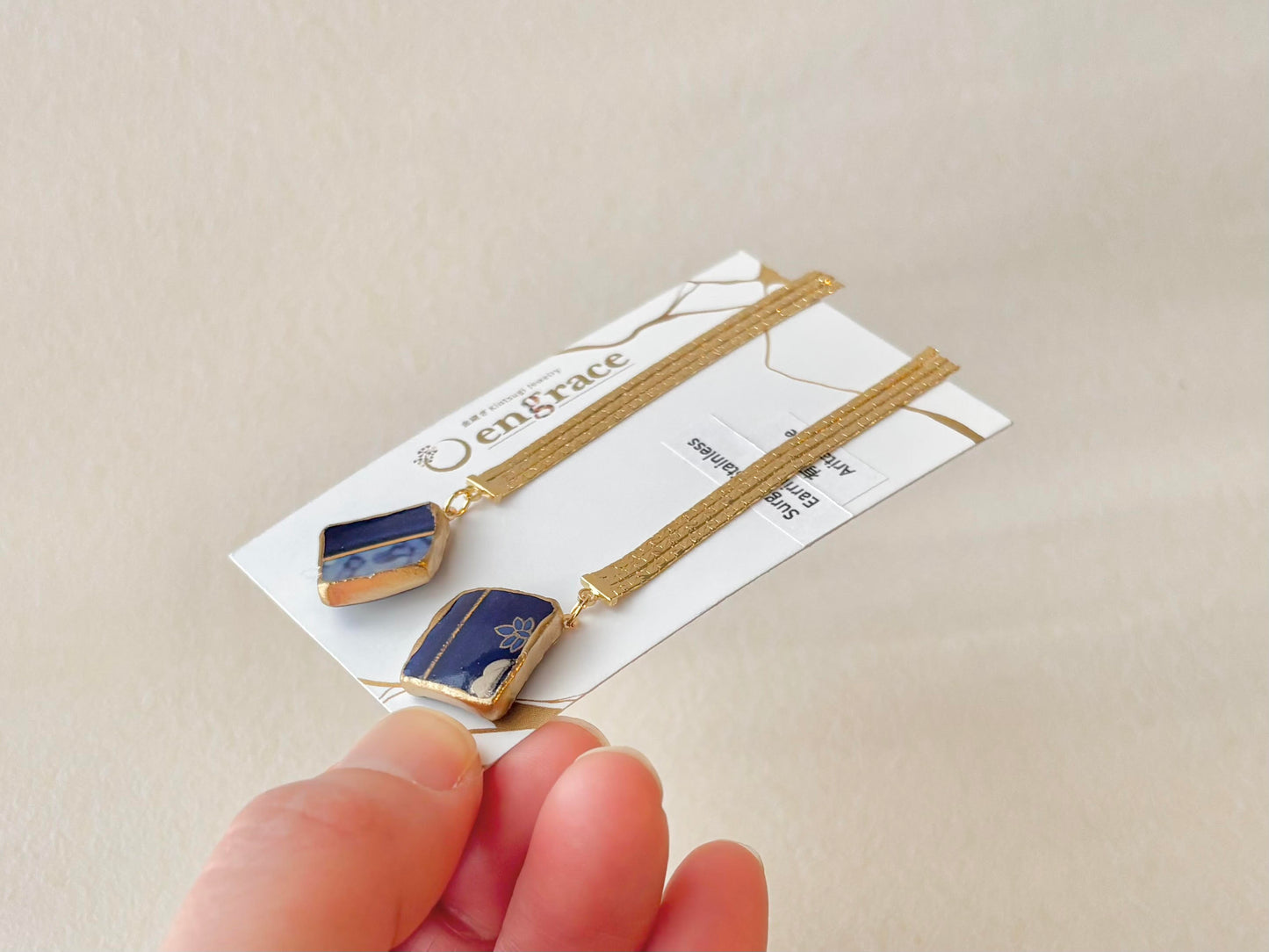 有田焼　金継ぎ　サージカルステンレスピアス　リーフ柄　和柄　揺れる　ゴールドスウィングパーツ　伝統工芸　＃497