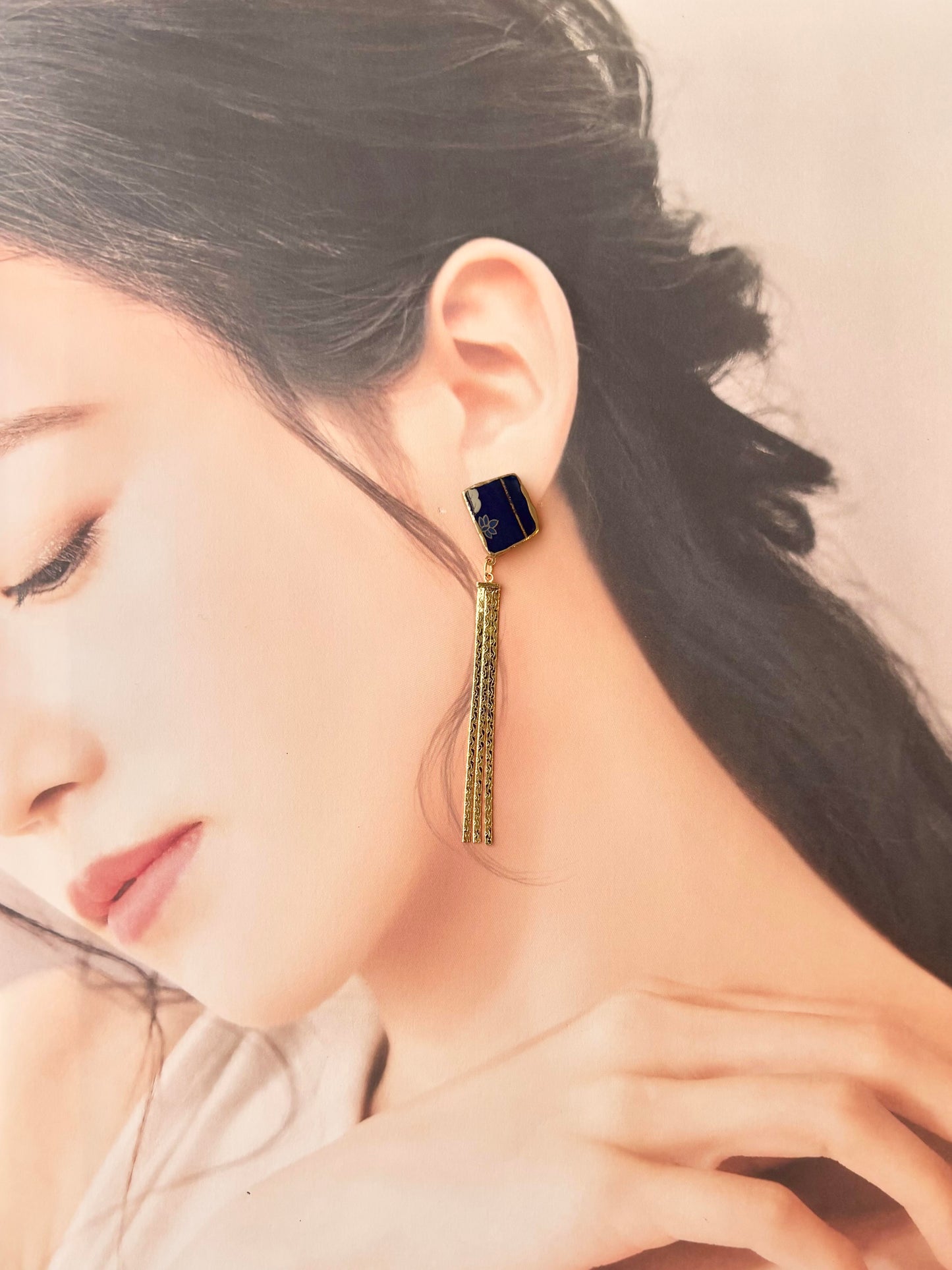 有田焼　金継ぎ　サージカルステンレスピアス　リーフ柄　和柄　揺れる　ゴールドスウィングパーツ　伝統工芸　＃497