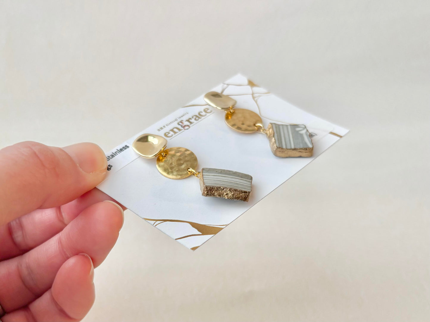 京焼 　金継ぎ　サージカルステンレスピアス　グレー　線模様　花柄　揺れる　伝統工芸　＃499