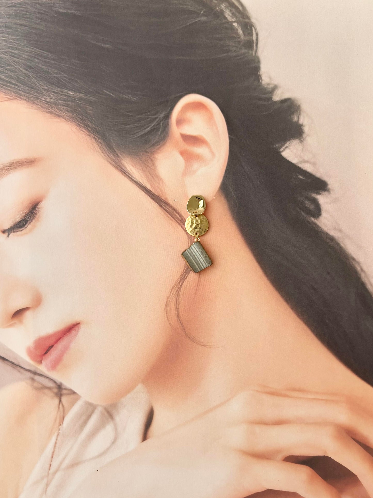 京焼 　金継ぎ　サージカルステンレスピアス　グレー　線模様　花柄　揺れる　伝統工芸　＃499