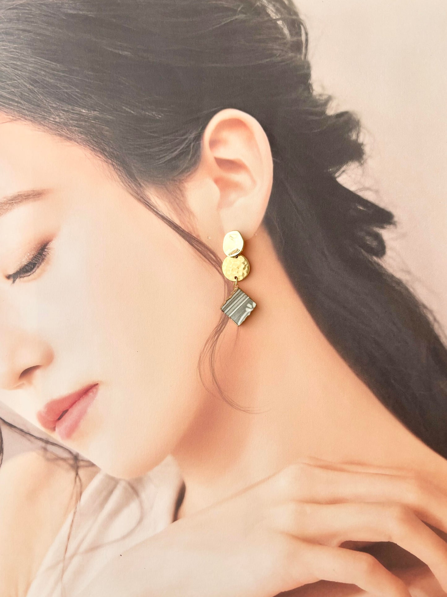 京焼 　金継ぎ　サージカルステンレスピアス　グレー　線模様　花柄　揺れる　伝統工芸　＃499