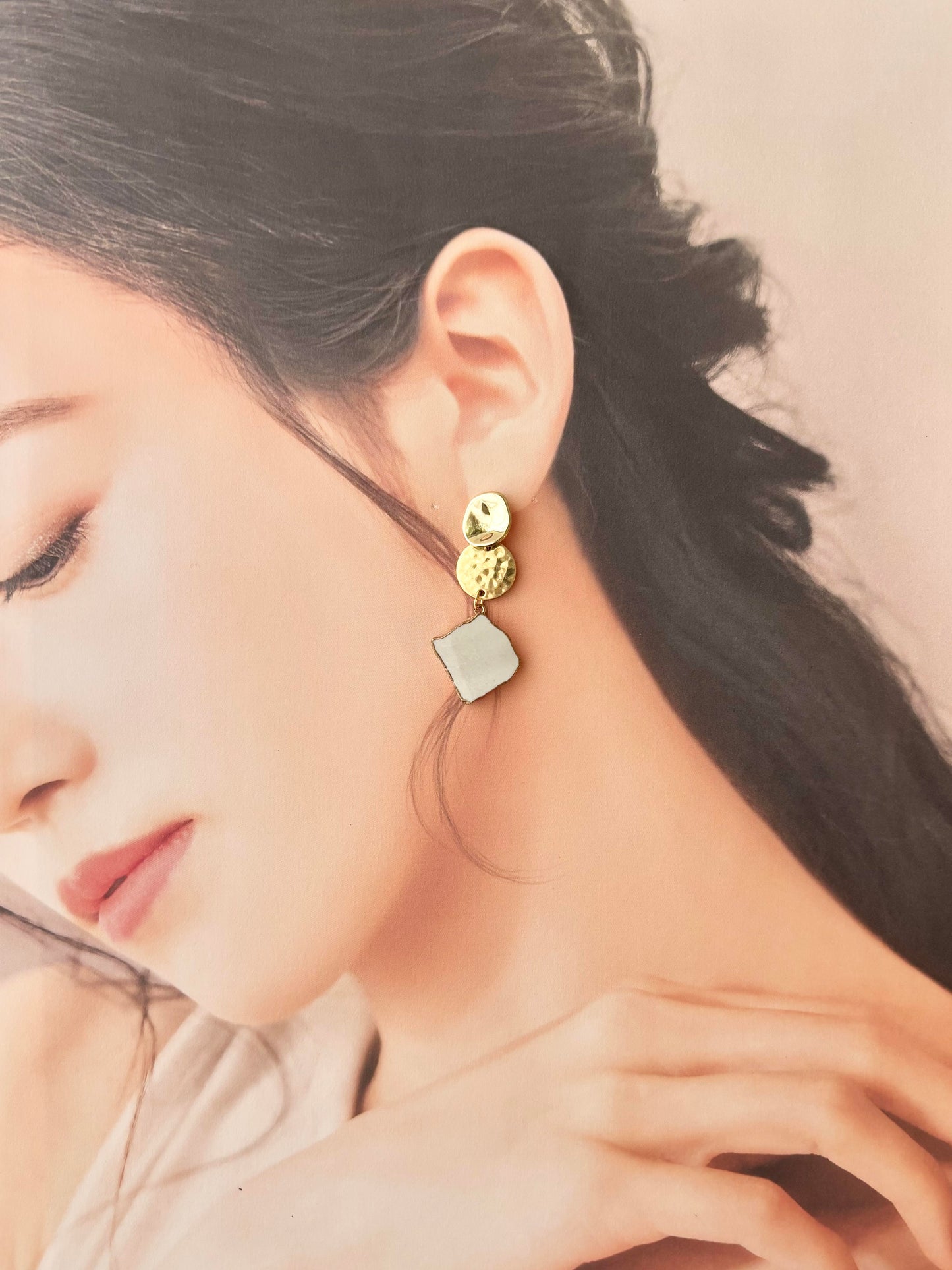 萩焼 　金継ぎ　サージカルステンレスピアス　白色　揺れる　伝統工芸　＃500