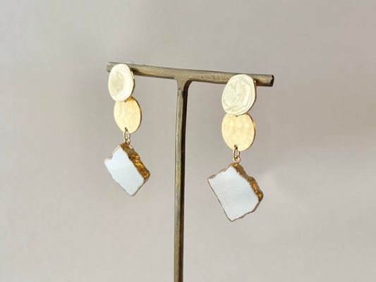 萩焼 　金継ぎ　サージカルステンレスピアス　白色　揺れる　伝統工芸　＃500