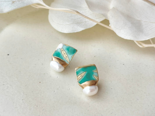 有田焼 　金継ぎ　サージカルステンレスピアス　リーフ柄　緑　淡水パール　天然石　伝統工芸　＃501