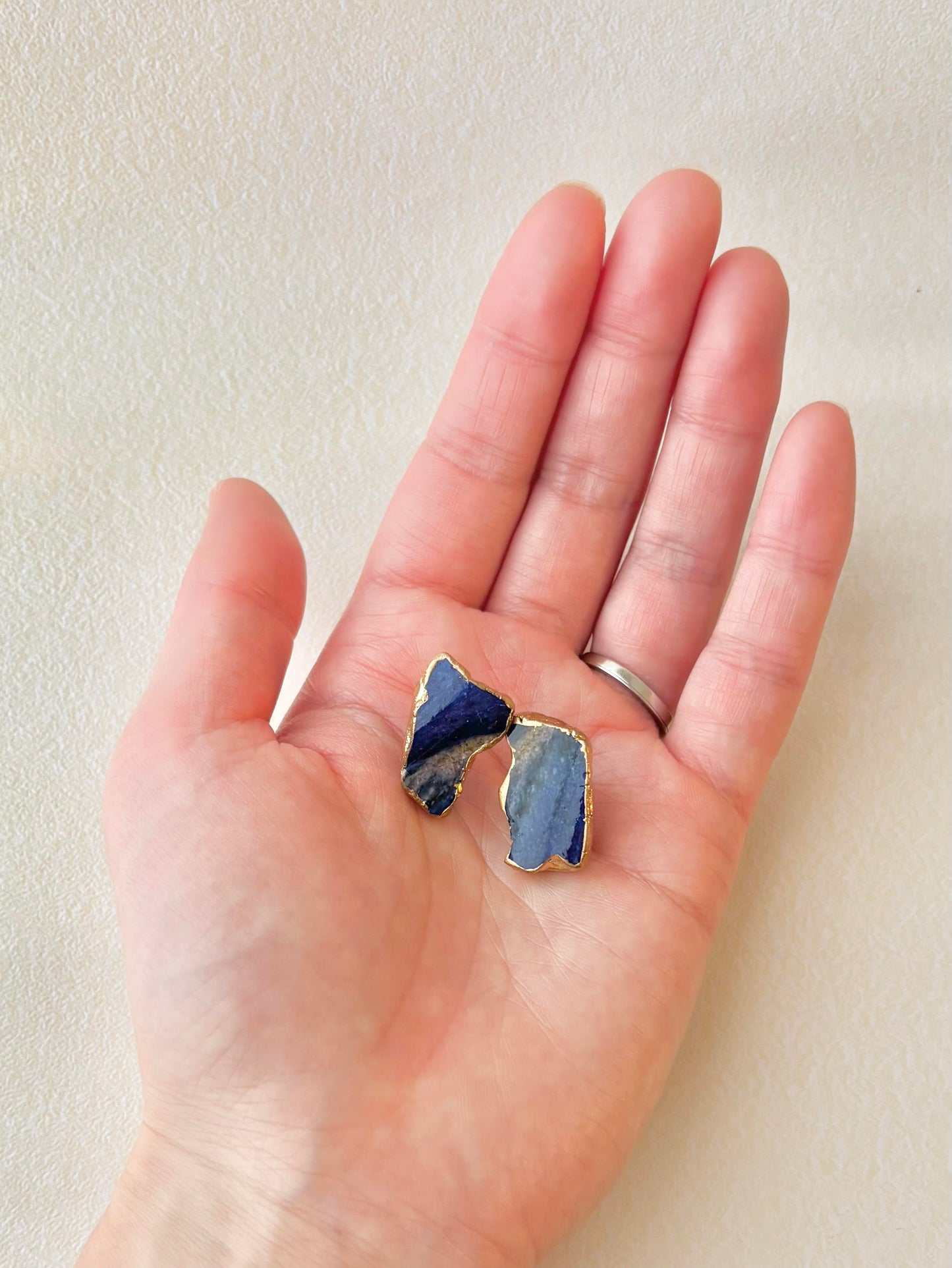 萩焼　金継ぎ　サージカルステンレスピアス　深い青色　伝統工芸　＃502