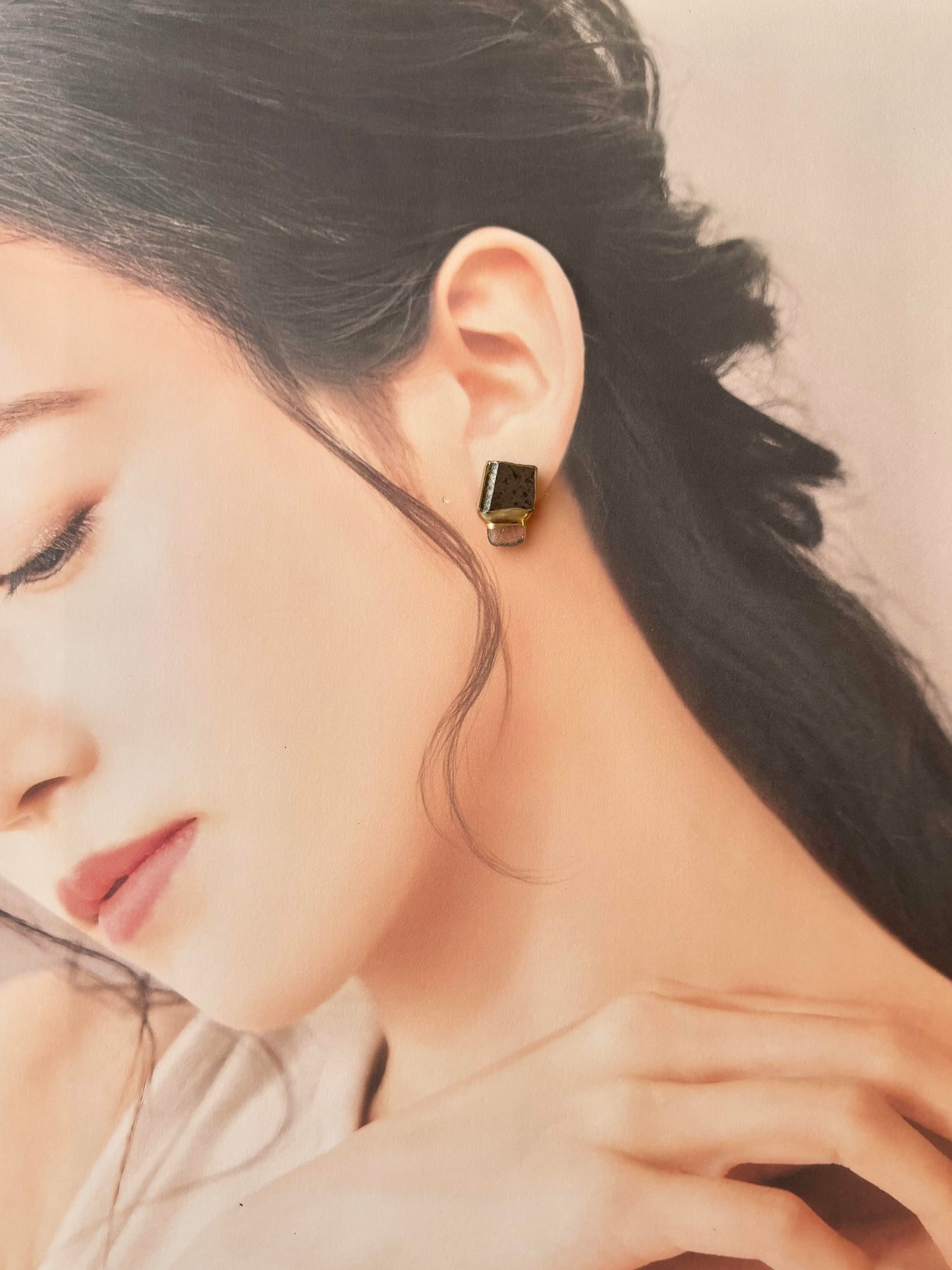 唐津焼　金継ぎ　サージカルステンレスピアス　茶色　ホワイトムーンストーン　天然石　伝統工芸　＃503