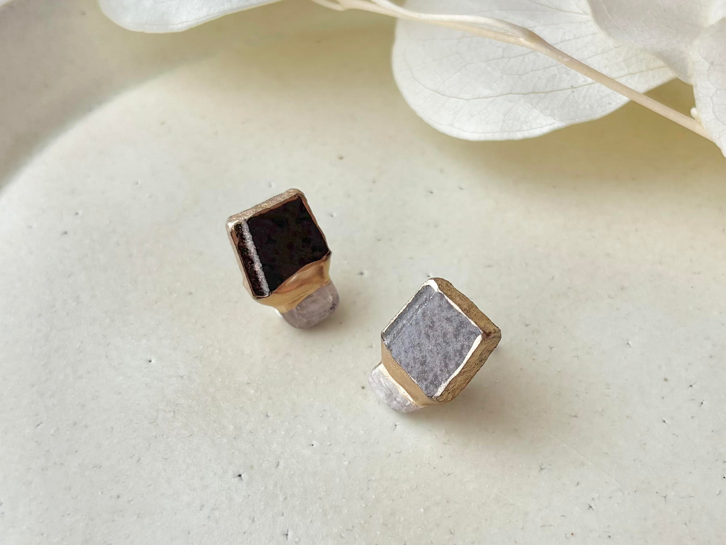 唐津焼　金継ぎ　サージカルステンレスピアス　茶色　ホワイトムーンストーン　天然石　伝統工芸　＃503