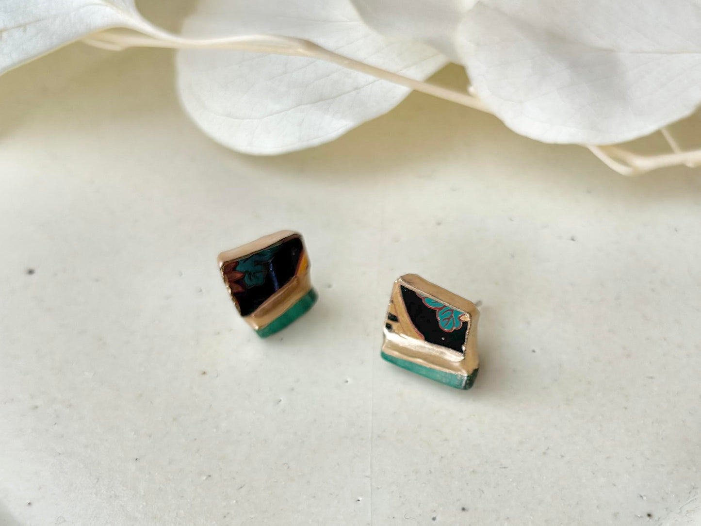 有田焼 　金継ぎ　サージカルステンレスピアス　リーフ柄　黒　マラカイト　天然石　伝統工芸　＃504