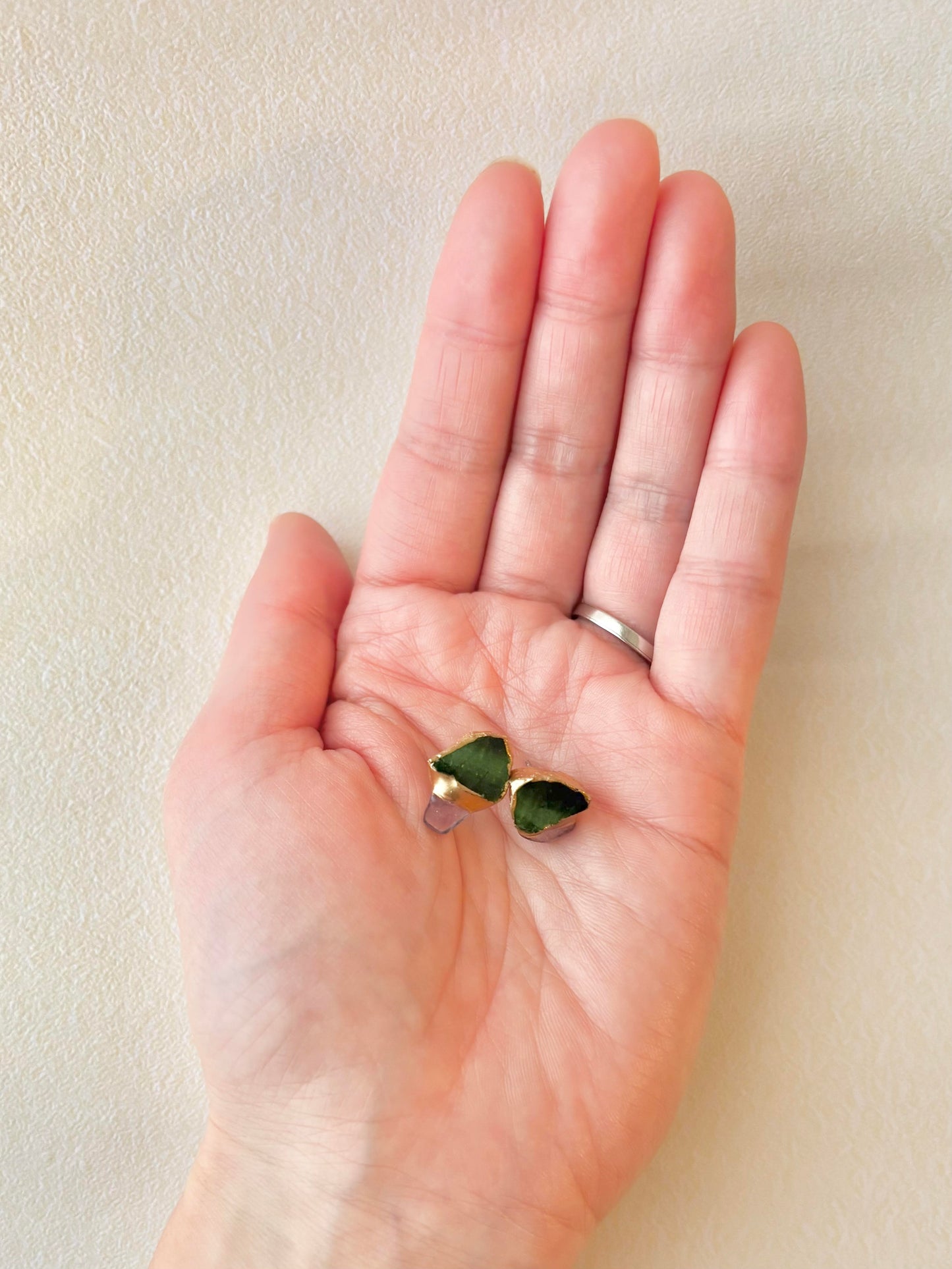 織部焼　金継ぎ　サージカルステンレスピアス　緑　フローライト　天然石　伝統工芸　＃505