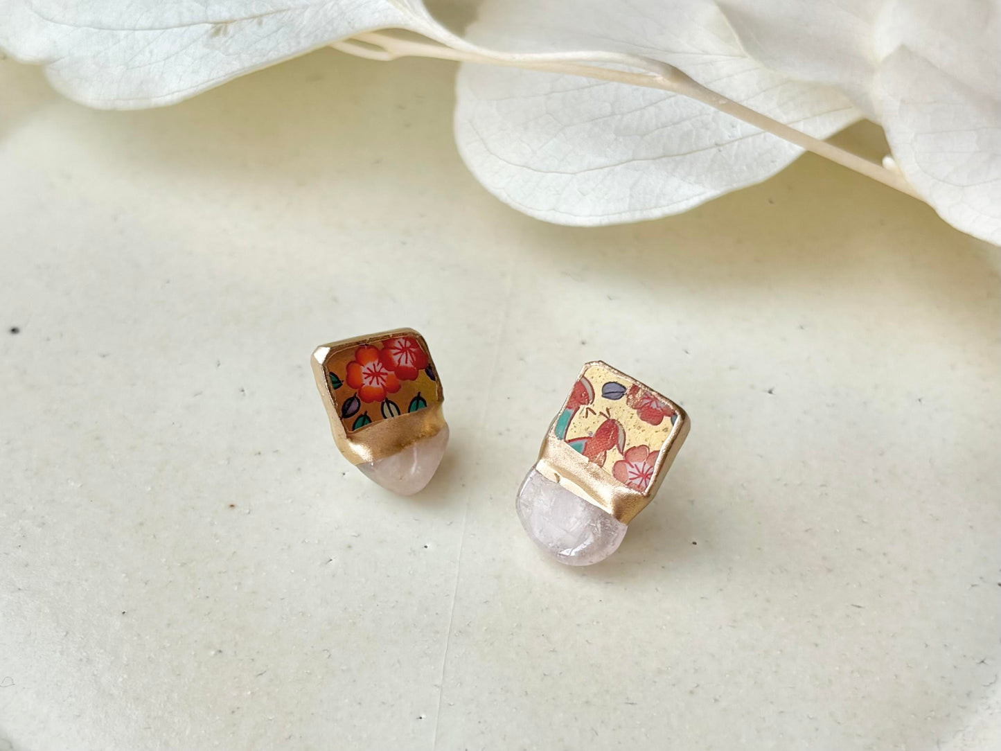 有田焼 　金継ぎ　サージカルステンレスピアス　花柄　リーフ柄　ゴールド　モルガナイト　天然石　伝統工芸　＃506