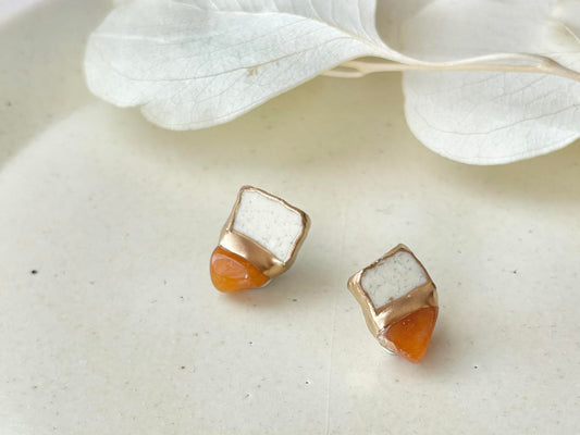 唐津焼　金継ぎ　サージカルステンレスピアス　白色　オレンジアベンチュリン　天然石　伝統工芸　＃507