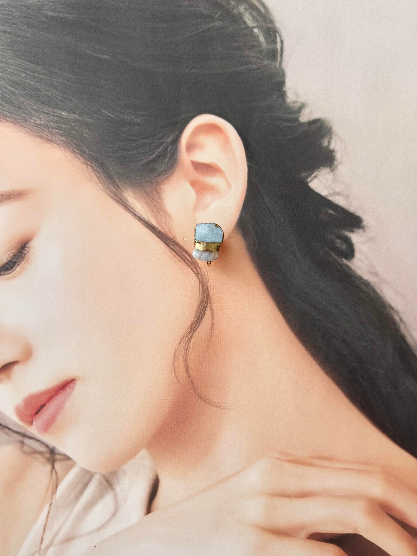 萩焼　金継ぎ　ネジバネ式イヤリング　水色　ブルーレースアゲート　天然石　 伝統工芸　＃510