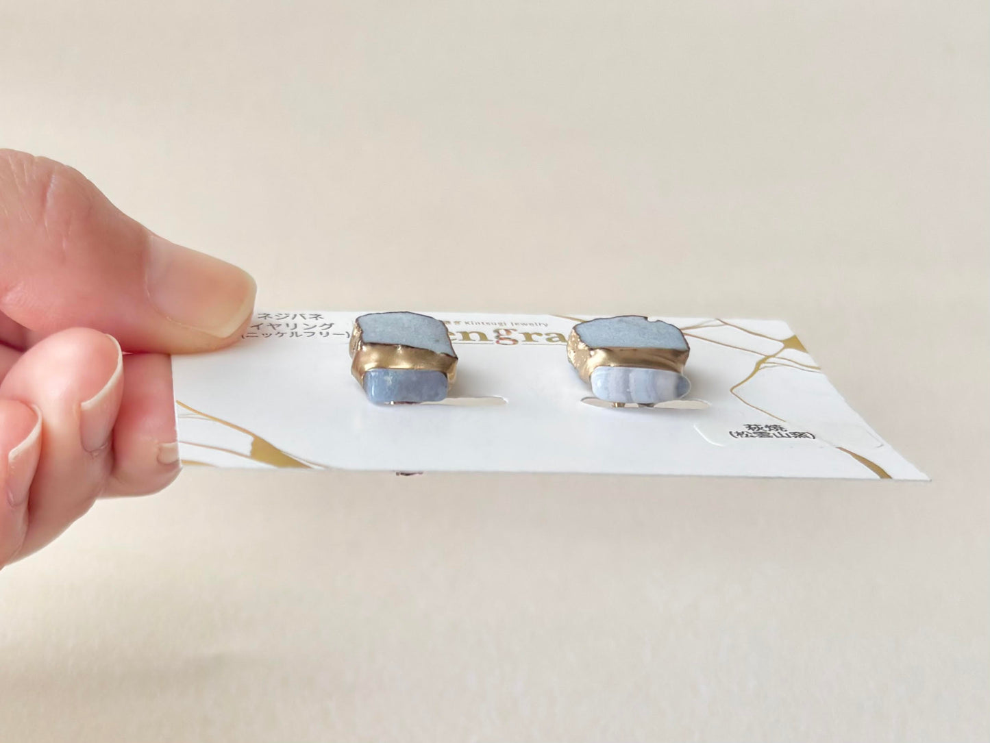 萩焼　金継ぎ　ネジバネ式イヤリング　水色　ブルーレースアゲート　天然石　 伝統工芸　＃510