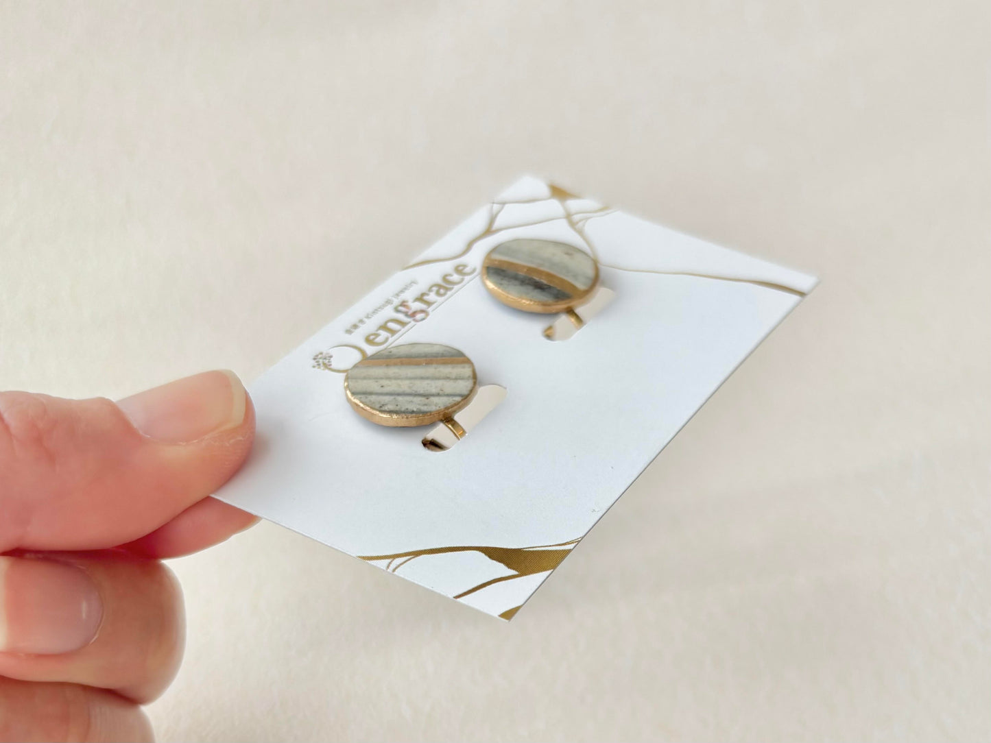 唐津焼　白華窯　金継ぎ　ネジバネ式イヤリング　刷毛　グレー　ゴールド　伝統工芸　＃511