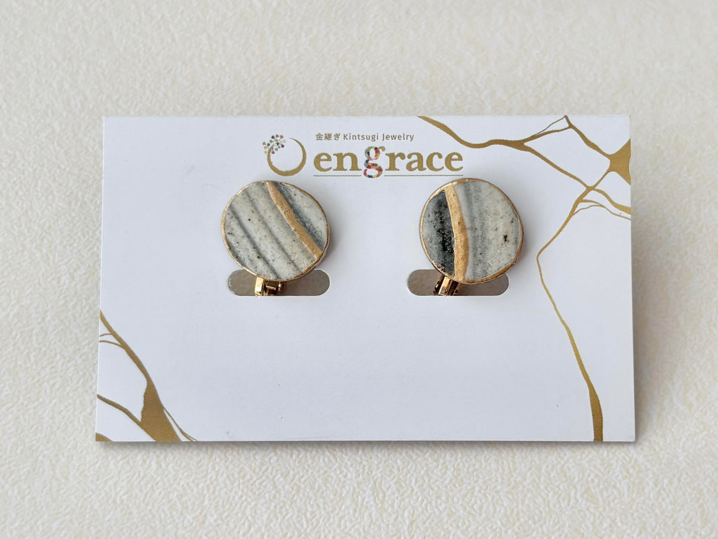 唐津焼　白華窯　金継ぎ　ネジバネ式イヤリング　刷毛　グレー　ゴールド　伝統工芸　＃511