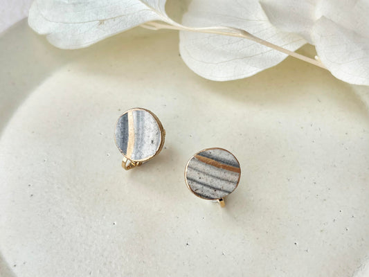 唐津焼　白華窯　金継ぎ　ネジバネ式イヤリング　刷毛　グレー　ゴールド　伝統工芸　＃511