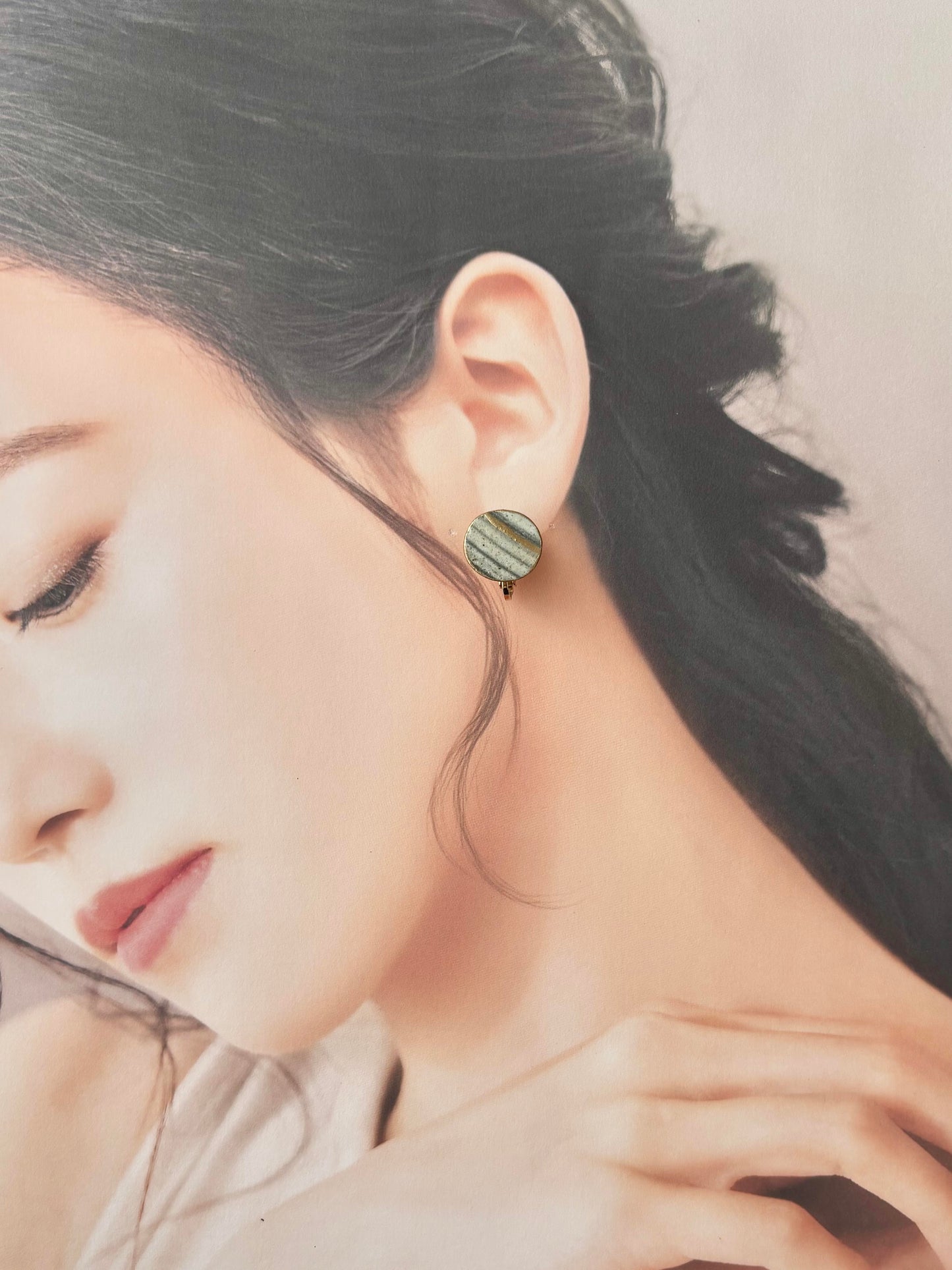 唐津焼　白華窯　金継ぎ　ネジバネ式イヤリング　刷毛　グレー　ゴールド　伝統工芸　＃511