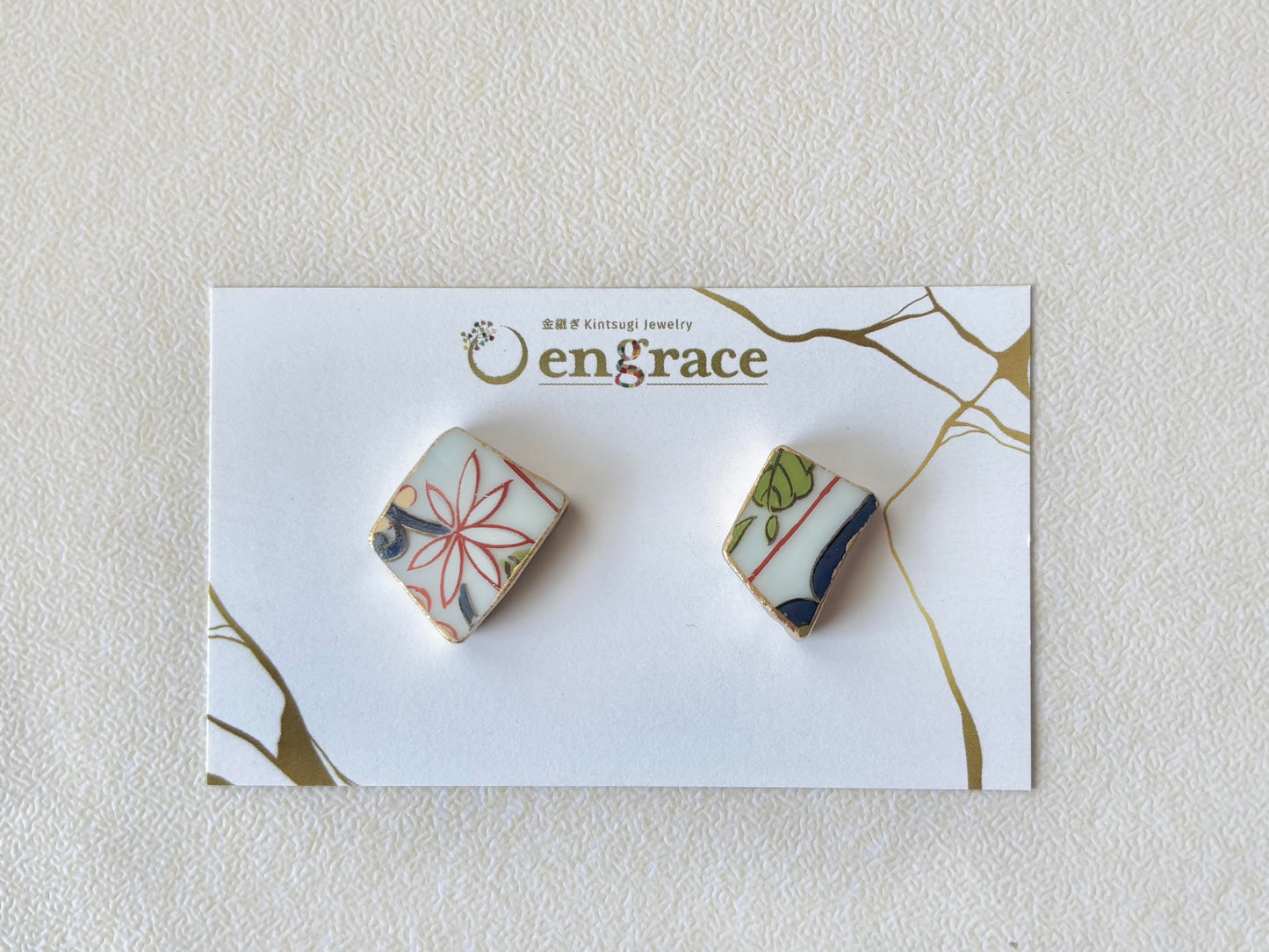 【Fittings Selection Available】Arita Ware Kintsugi Pierced Earrings / Clip-on Earrings, White, Flower Pattern, Leaf Pattern, Traditional Craft, #478